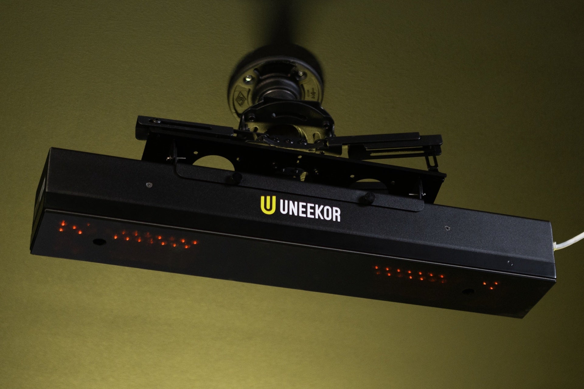 The Uneekor EYE XR overhead launch monitor mounted to a ceiling