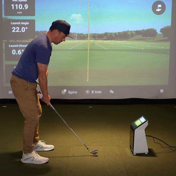 Frank from Golficity in a golf simulator with the Garmin Approach R50 golf launch monitor