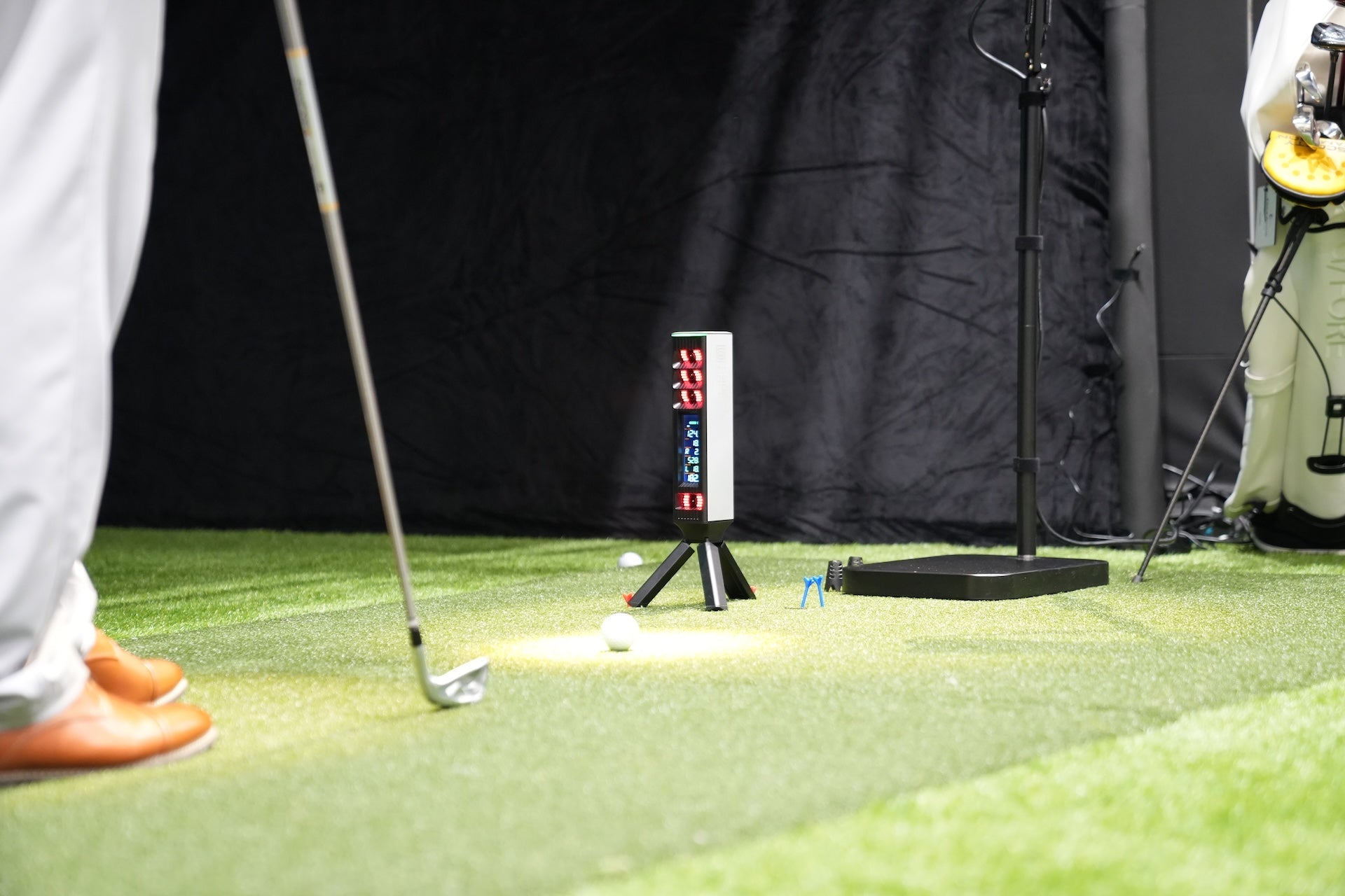 The Square Omni golf launch monitor in a simulator at the 2026 PGA Show